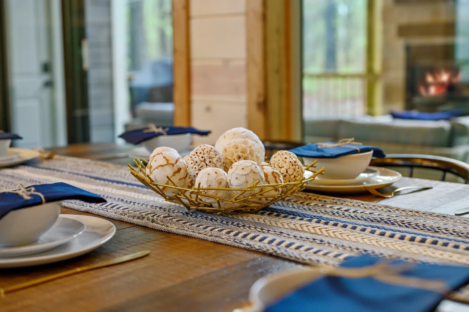 Dining table centerpiece detail